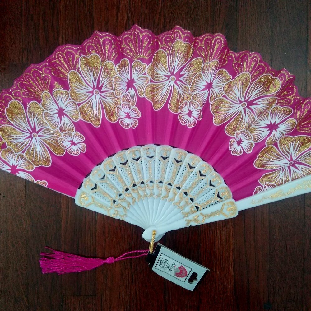 Beautiful Lady’s DELUXE FOLDABLE Fan